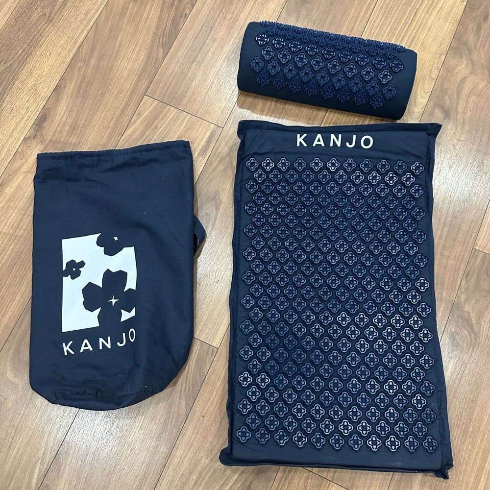 Kanjo Acupressure Mat and Pillow Set - Black